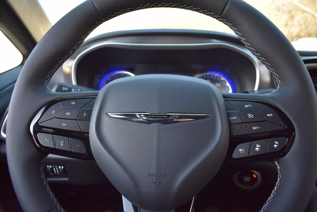 2026 Diamond Black Crystal Pearlcoat Chrysler Pacifica Select AWD Van