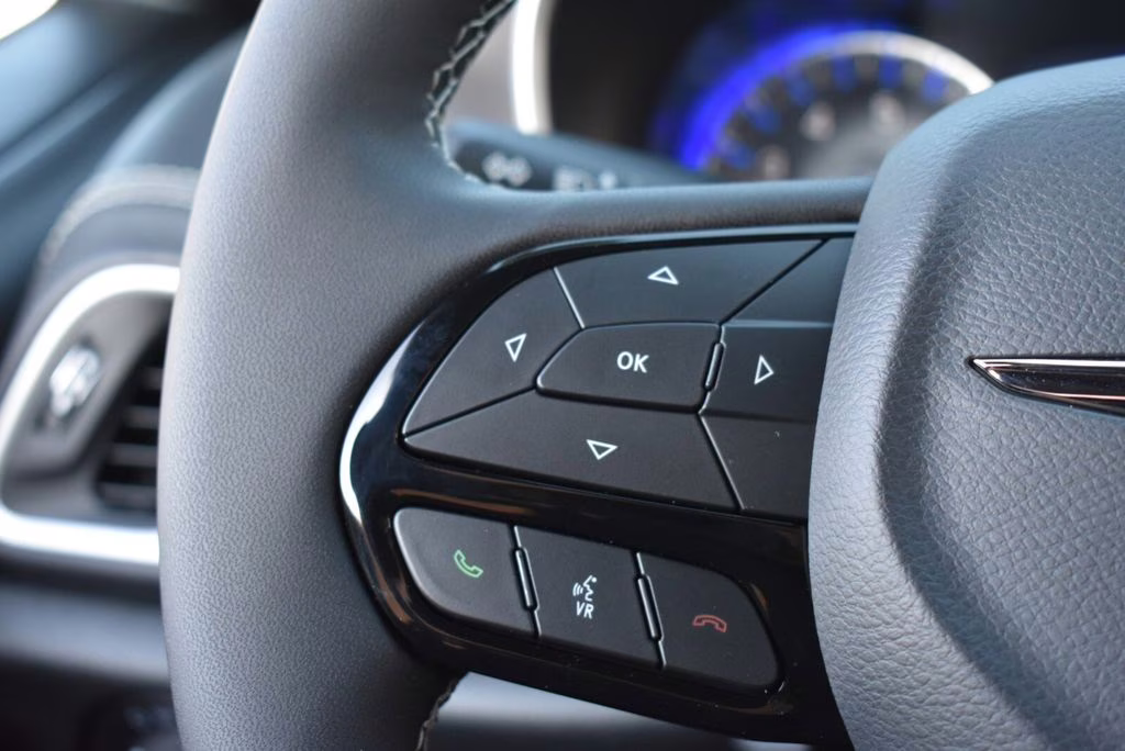 2026 Diamond Black Crystal Pearlcoat Chrysler Pacifica Select AWD Van