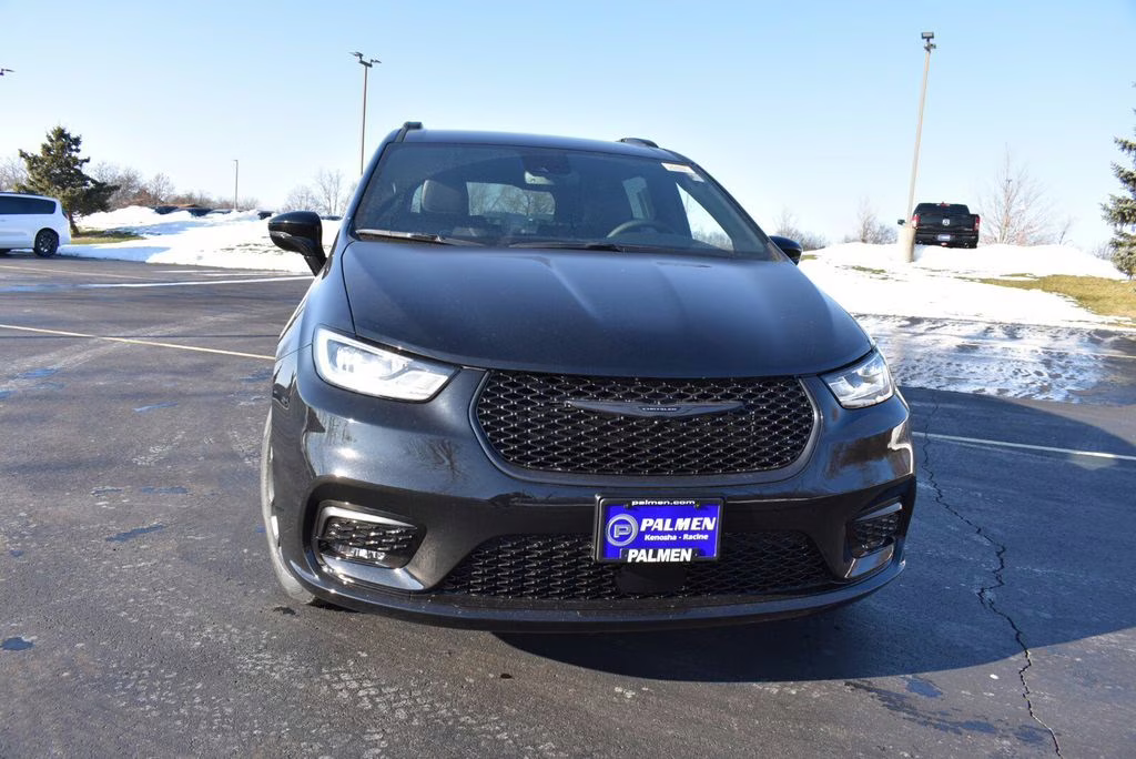 2026 Diamond Black Crystal Pearlcoat Chrysler Pacifica Select AWD Van