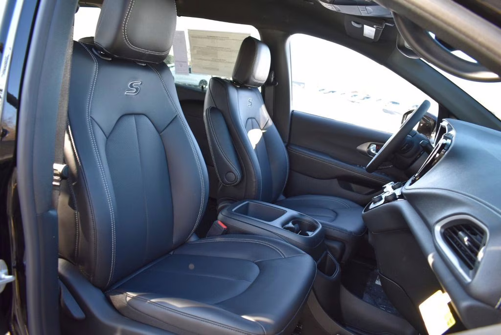 2026 Diamond Black Crystal Pearlcoat Chrysler Pacifica Select AWD Van