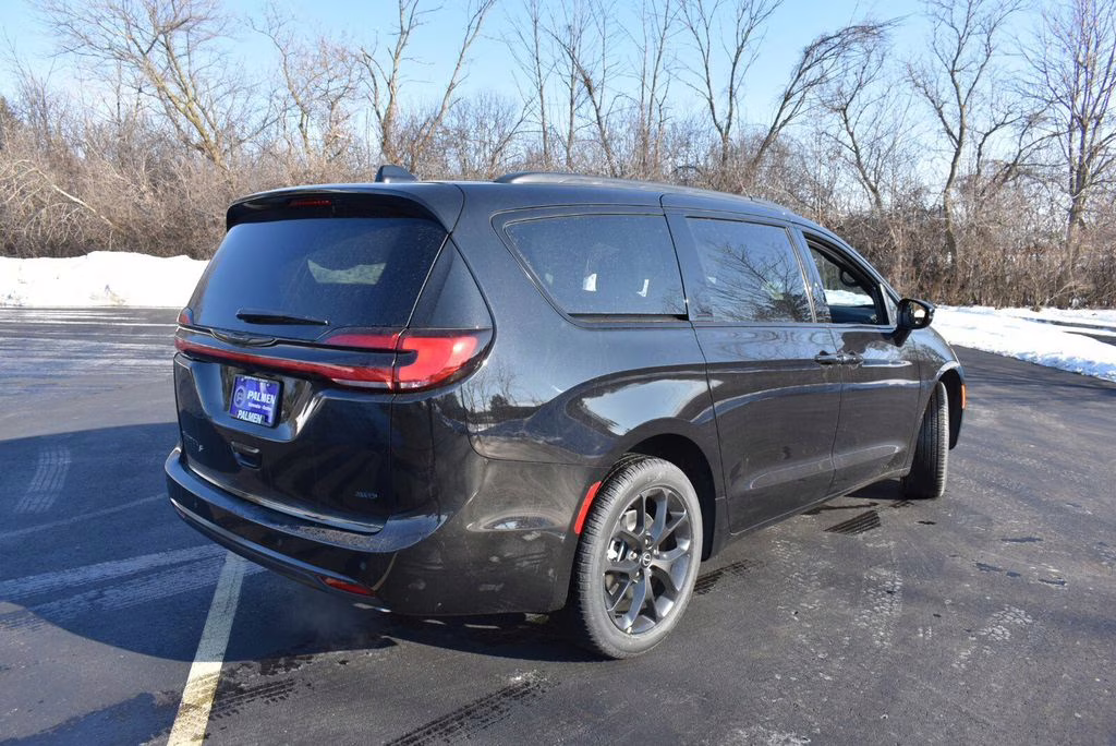 2026 Diamond Black Crystal Pearlcoat Chrysler Pacifica Select AWD Van