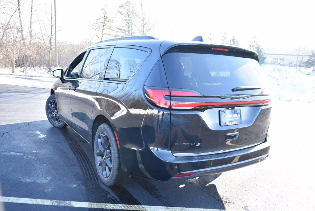 2026 Diamond Black Crystal Pearlcoat Chrysler Pacifica Select AWD Van