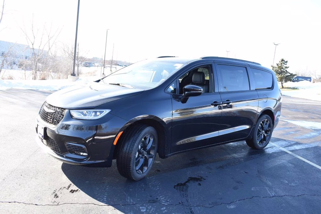 2026 Diamond Black Crystal Pearlcoat Chrysler Pacifica Select AWD Van