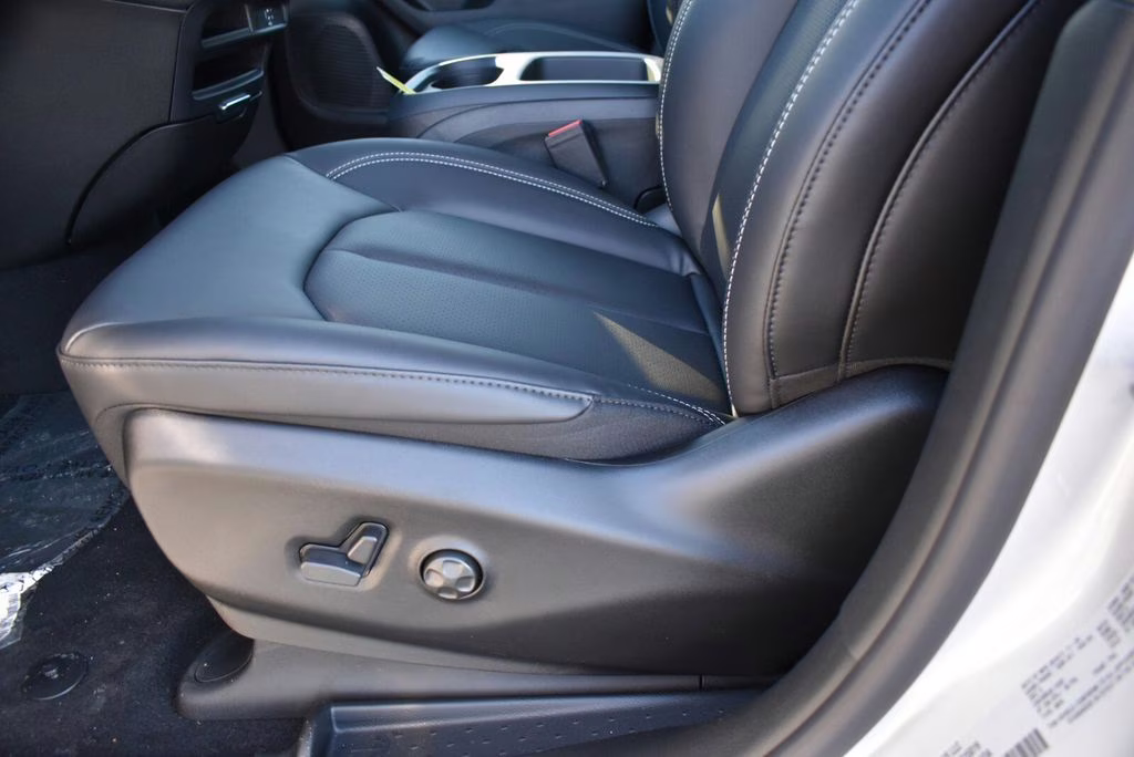 2026 Silver Mist Clearcoat Chrysler Pacifica Select AWD Van