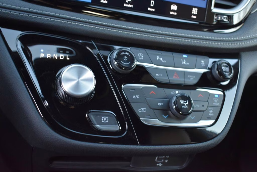 2026 Silver Mist Clearcoat Chrysler Pacifica Select AWD Van