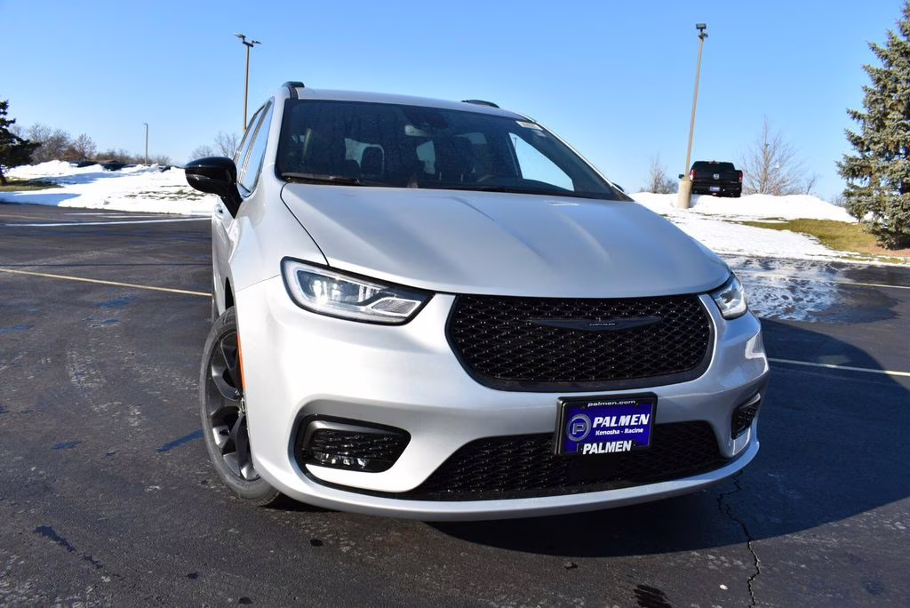 2026 Silver Mist Clearcoat Chrysler Pacifica Select AWD Van
