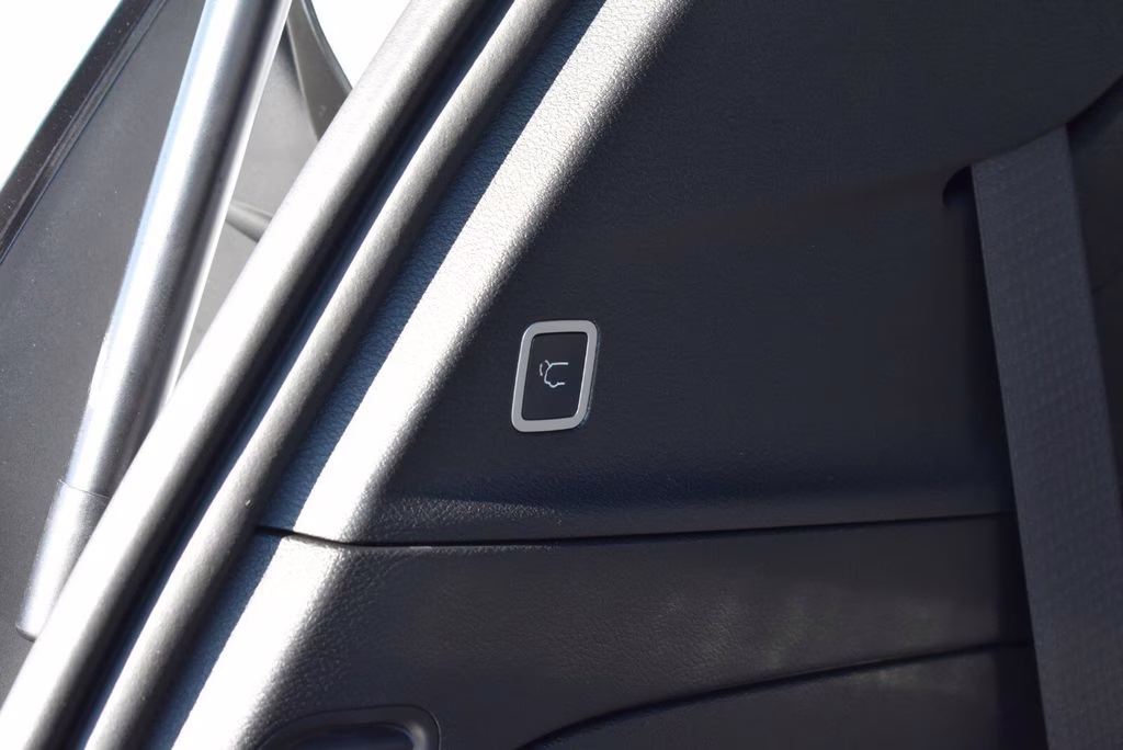 2026 Silver Mist Clearcoat Chrysler Pacifica Select AWD Van