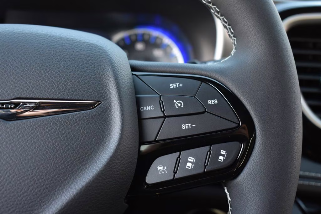 2026 Diamond Black Crystal Pearlcoat Chrysler Pacifica Select AWD Van