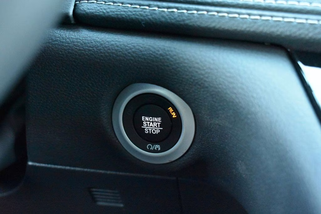 2026 Diamond Black Crystal Pearlcoat Chrysler Pacifica Select AWD Van