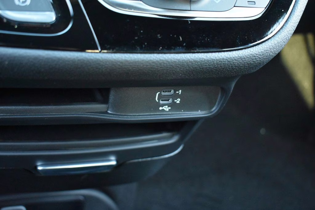 2026 Diamond Black Crystal Pearlcoat Chrysler Pacifica Select AWD Van