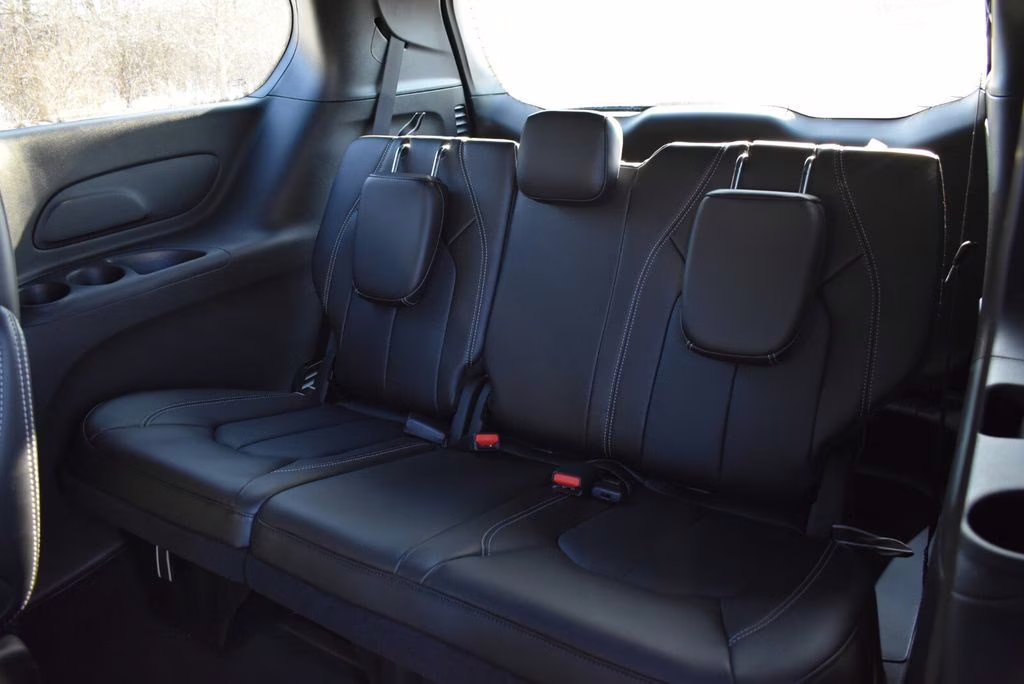 2026 Diamond Black Crystal Pearlcoat Chrysler Pacifica Select AWD Van