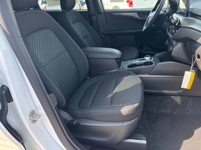 2025 Oxford White Ford Escape Active FWD SUV