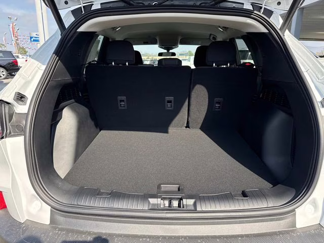 2025 Oxford White Ford Escape Active FWD SUV