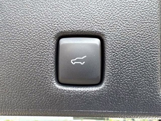 2025 Oxford White Ford Escape Active FWD SUV