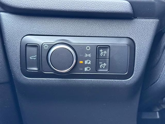 2025 Oxford White Ford Escape Active FWD SUV