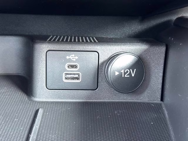 2025 Oxford White Ford Escape Active FWD SUV