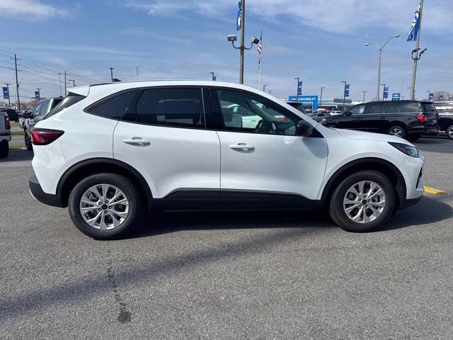 2025 Oxford White Ford Escape Active FWD SUV