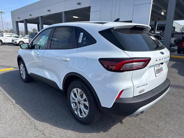 2025 Oxford White Ford Escape Active FWD SUV