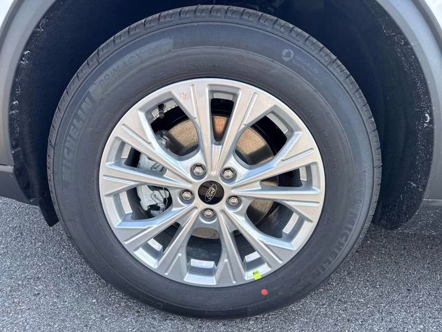 2025 Oxford White Ford Escape Active FWD SUV