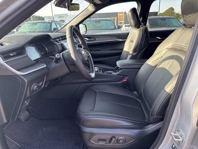 2025 Silver Zynith Jeep Grand Cherokee L Limited RWD SUV