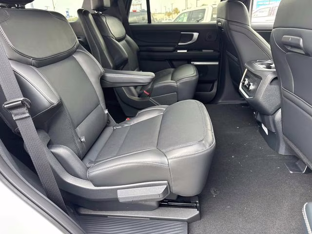 2025 Oxford White Ford Expedition Platinum 4X4 SUV