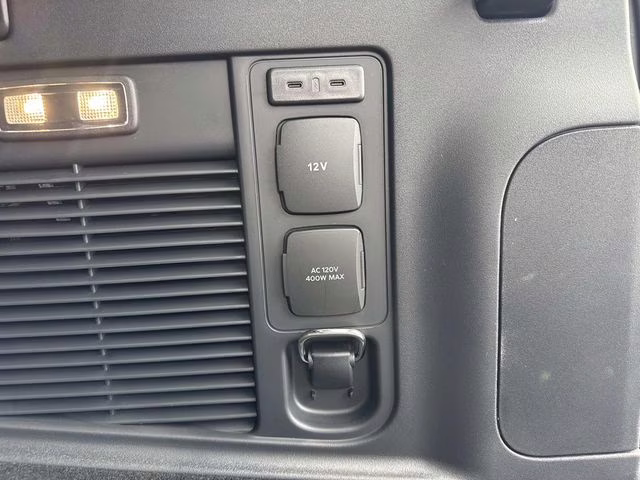 2025 Oxford White Ford Expedition Platinum 4X4 SUV