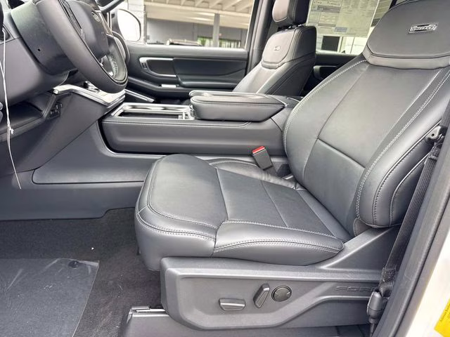 2025 Oxford White Ford Expedition Platinum 4X4 SUV