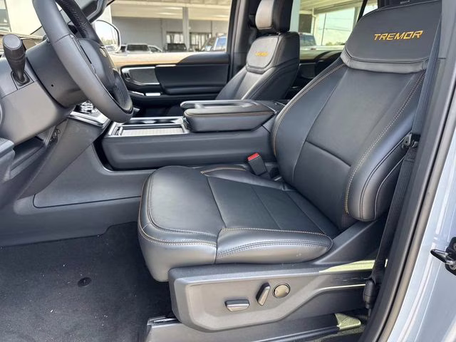 2025 Gray Metallic Ford Expedition Tremor 4X4 SUV