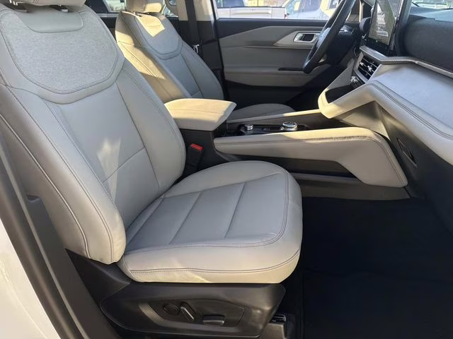 2026 White Metallic Ford Explorer Active RWD SUV