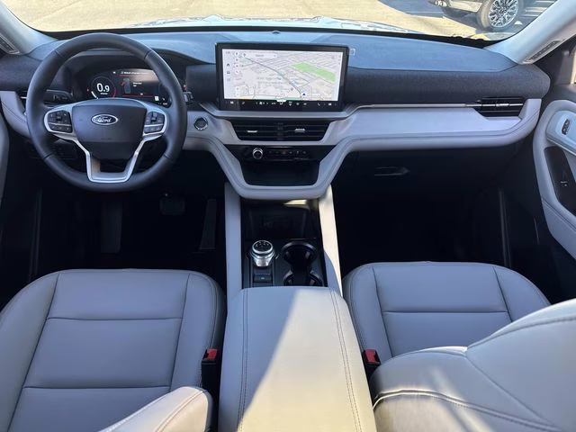 2026 White Metallic Ford Explorer Active RWD SUV