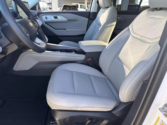 2026 White Metallic Ford Explorer Active RWD SUV