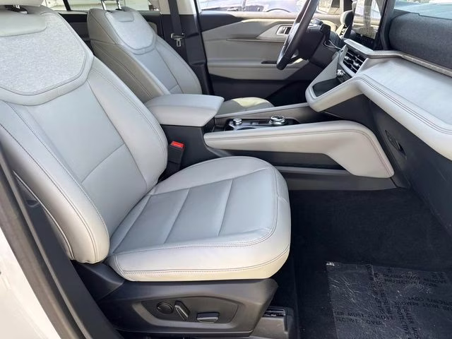 2026 White Metallic Ford Explorer Active RWD SUV