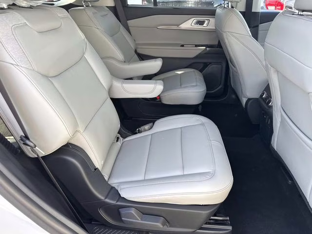 2026 White Metallic Ford Explorer Active RWD SUV