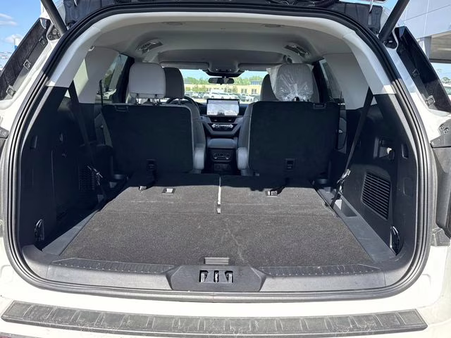 2026 White Metallic Ford Explorer Active RWD SUV