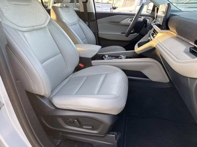 2026 White Metallic Ford Explorer Active RWD SUV