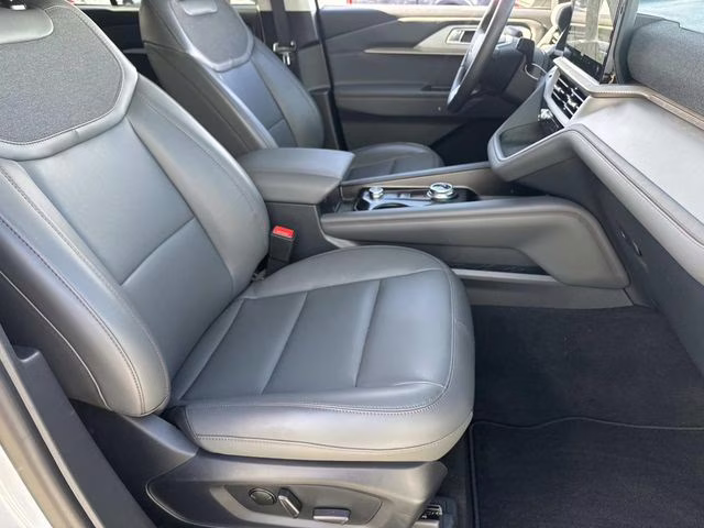 2026 White Metallic Ford Explorer Active RWD SUV