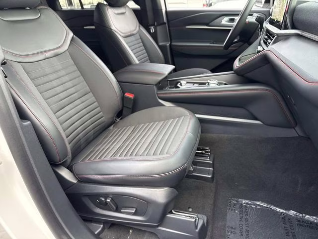 2026 White Metallic Ford Explorer ST-Line RWD SUV