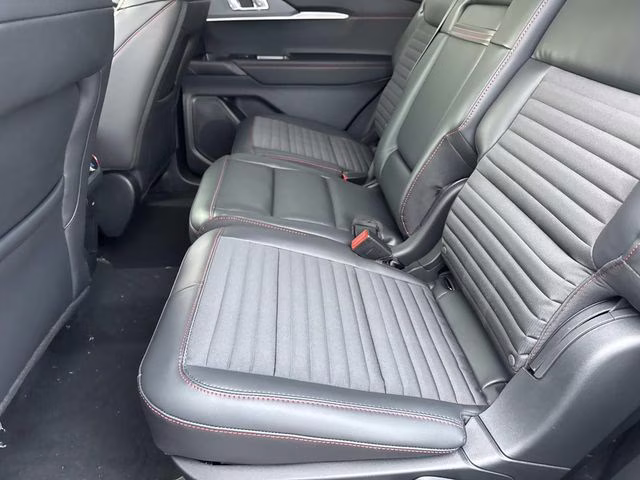 2026 White Metallic Ford Explorer ST-Line RWD SUV