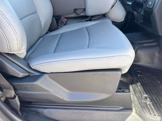 2026 Oxford White Ford Super Duty F-250 SRW XL 4X4 Truck