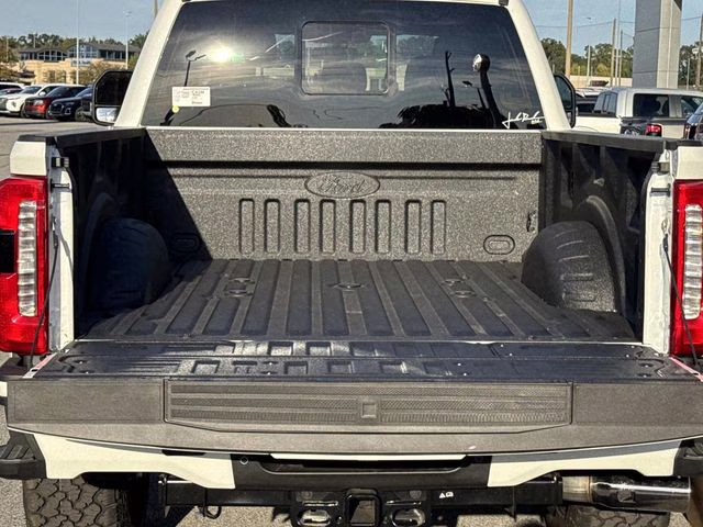 2026 White Metallic Ford Super Duty F-250 SRW Lariat 4X4 Truck