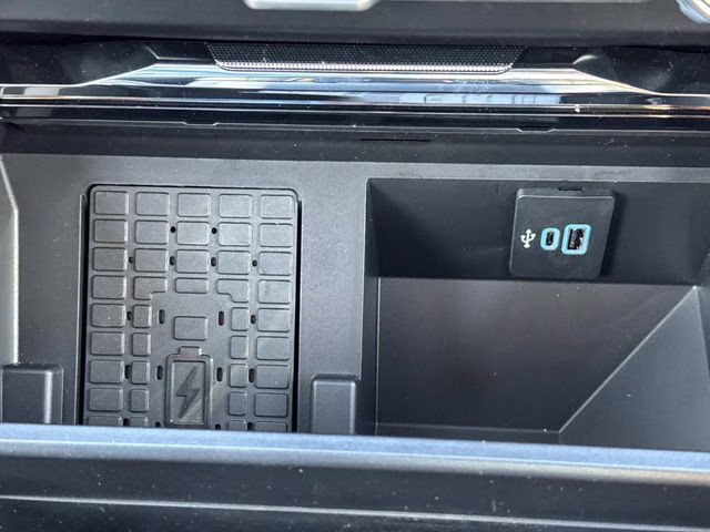 2026 White Metallic Ford Super Duty F-250 SRW Lariat 4X4 Truck