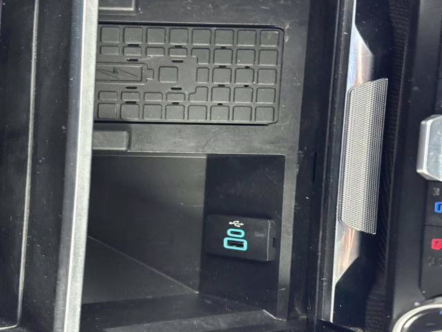 2024 Black Metallic Ford Super Duty F-250 SRW Platinum 4X4 Truck