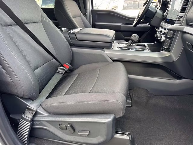 2025 Oxford White Ford F-150 XLT 4X4 Truck