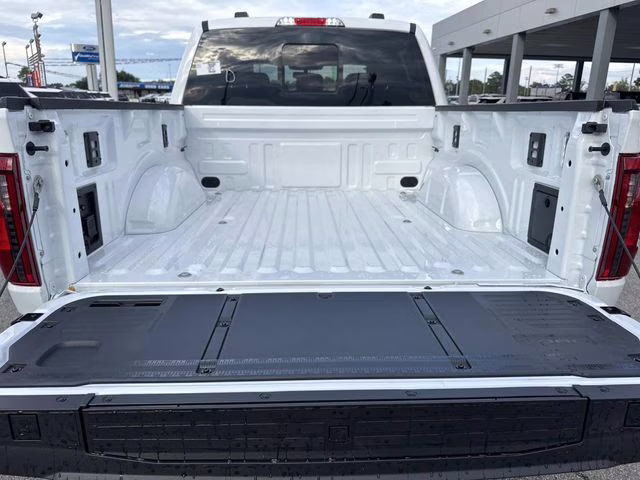 2025 Oxford White Ford F-150 XLT 4X4 Truck