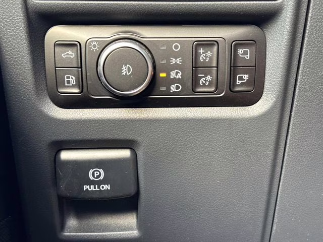 2025 Oxford White Ford F-150 XLT 4X4 Truck