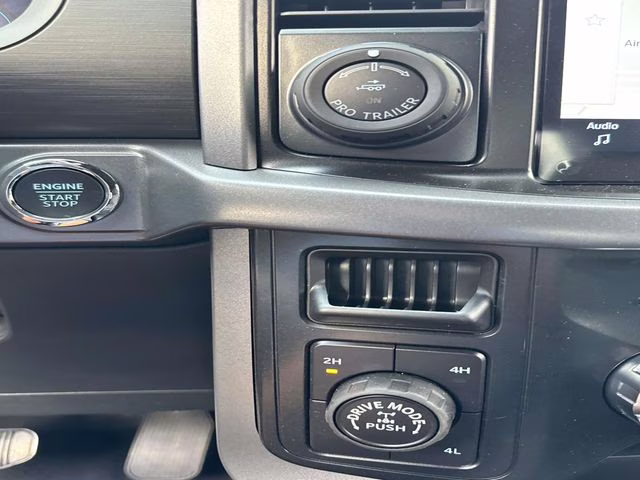 2025 Oxford White Ford F-150 XLT 4X4 Truck