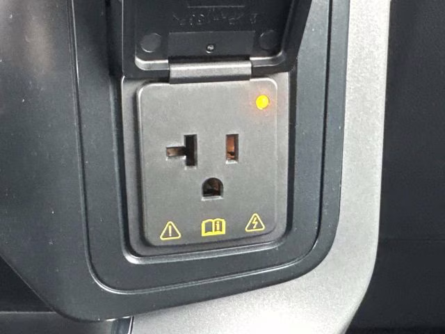 2025 Oxford White Ford F-150 XLT 4X4 Truck