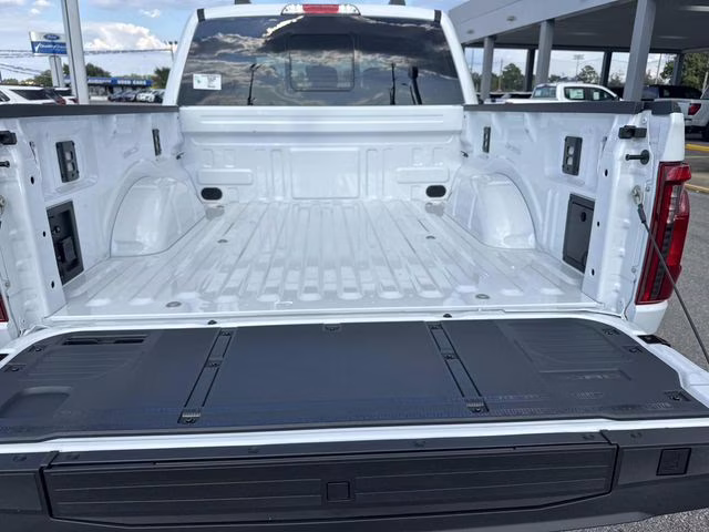 2025 Oxford White Ford F-150 XLT 4X4 Truck