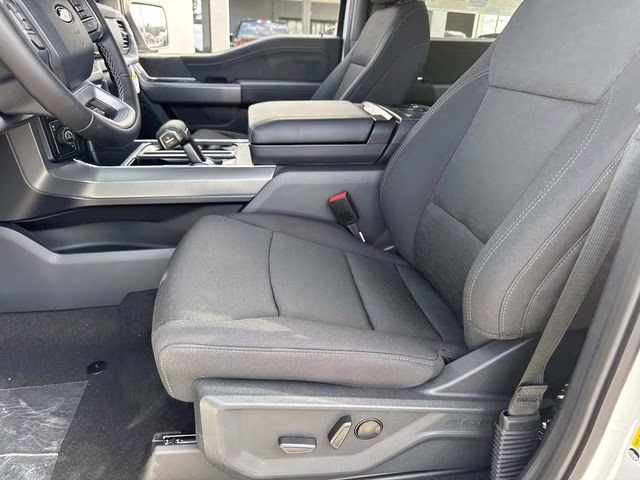 2025 Oxford White Ford F-150 XLT 4X4 Truck