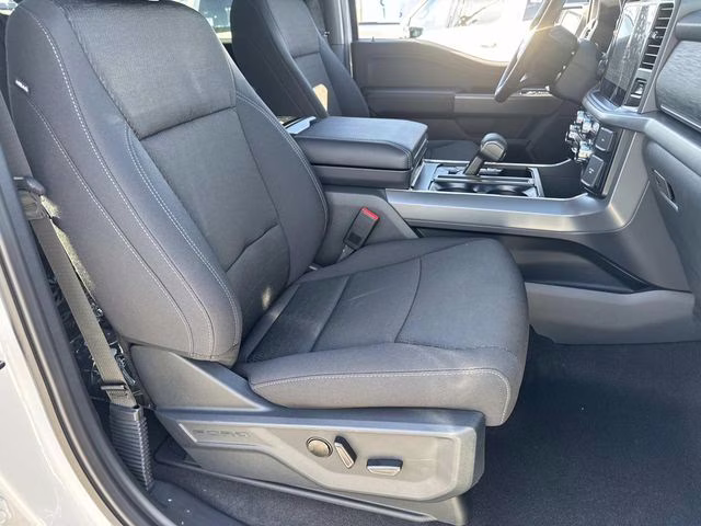 2025 Oxford White Ford F-150 XLT 4X4 Truck